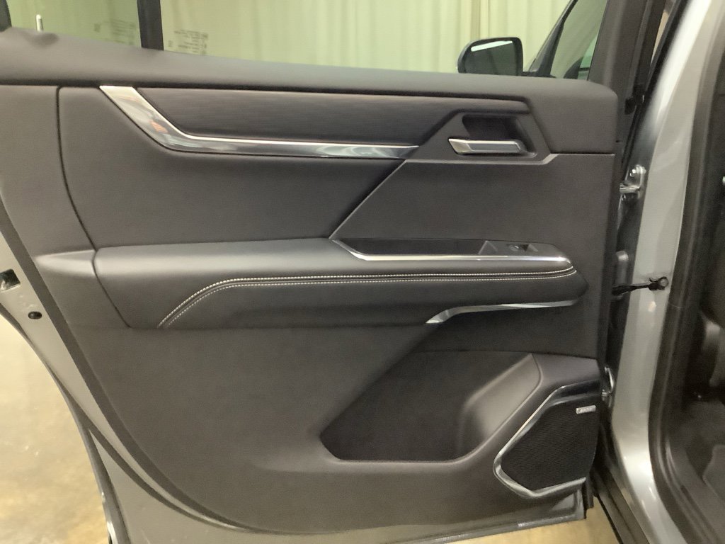 Used 2025 GMC Acadia Elevation image 25