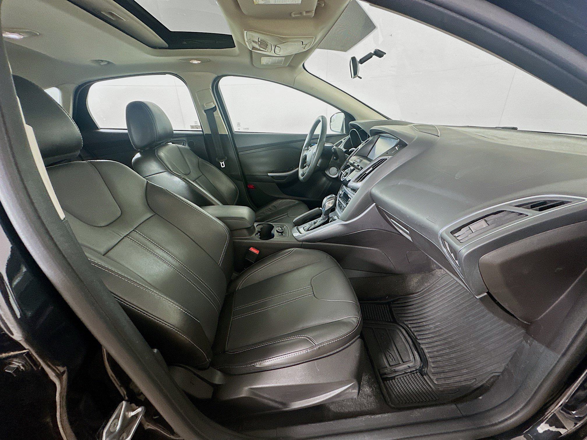 Used 2014 Ford Focus Titanium FWD image 32