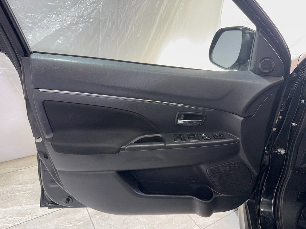 Used 2020 Mitsubishi Outlander Sport 2.0 ES image 37