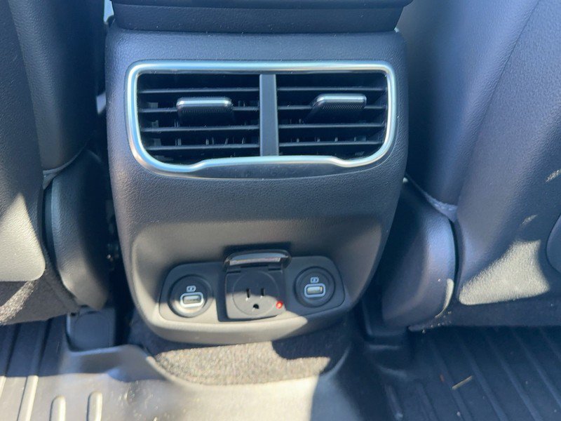 Used 2021 Hyundai Santa Fe Limited AWD/4WD image 11