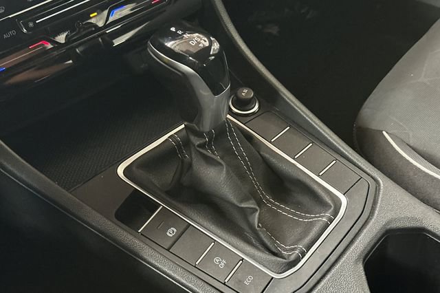 Certified 2025 Volkswagen Jetta Sport image 25