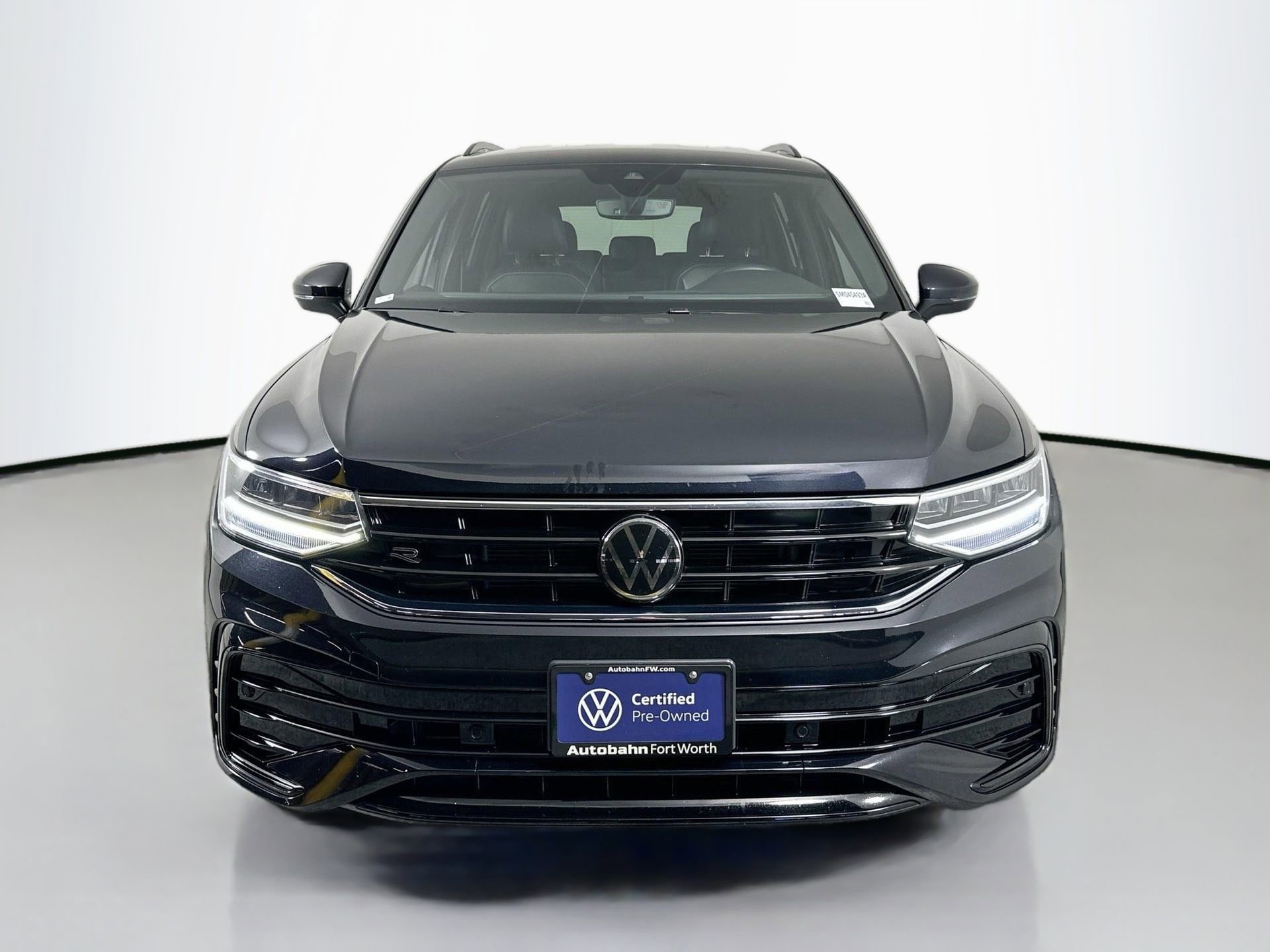 Certified 2022 Volkswagen Tiguan SE R-Line image 2