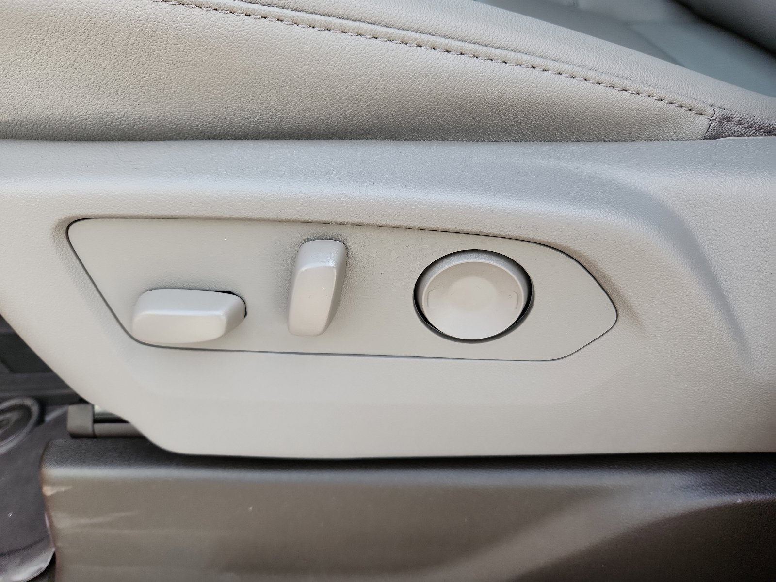 New 2026 GMC Sierra 1500 SLT image 12