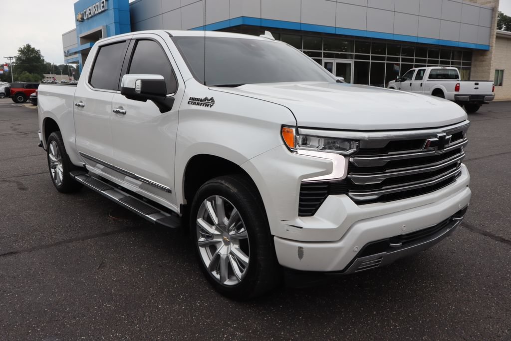 Used 2023 Chevrolet Silverado 1500 High Country w/ High Country Premium Package AWD/4WD image 2