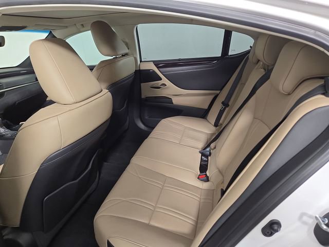 Used 2020 Lexus ES 350 Ultra Luxury w/ Accessory Package image 16