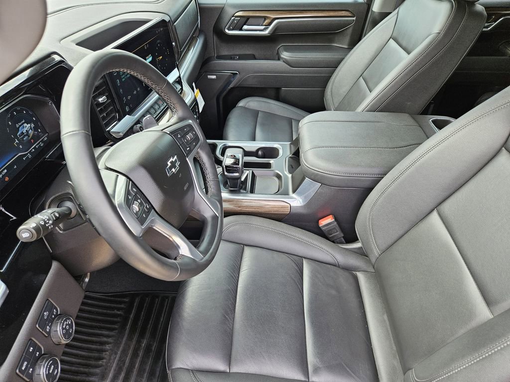 Used 2025 Chevrolet Silverado 1500 LT Trail Boss w/ Convenience Package II AWD/4WD image 17