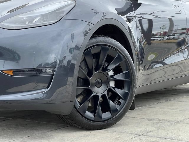 Used 2024 Tesla Model Y Long Range AWD/4WD image 2