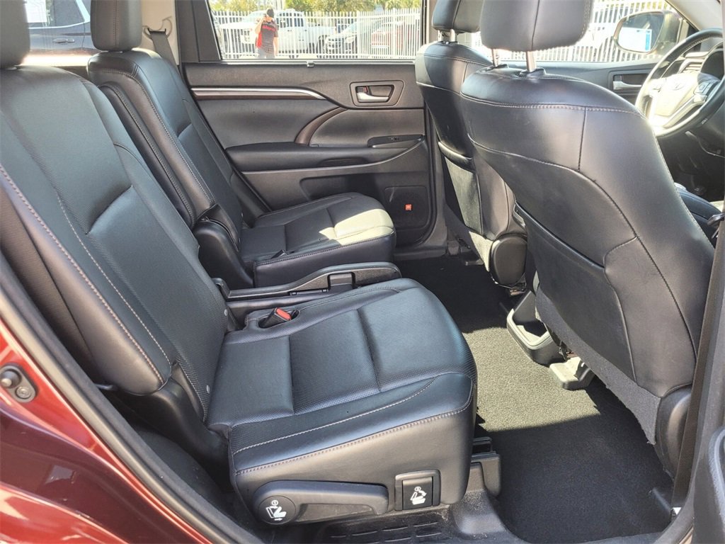 Used 2015 Toyota Highlander Limited image 15