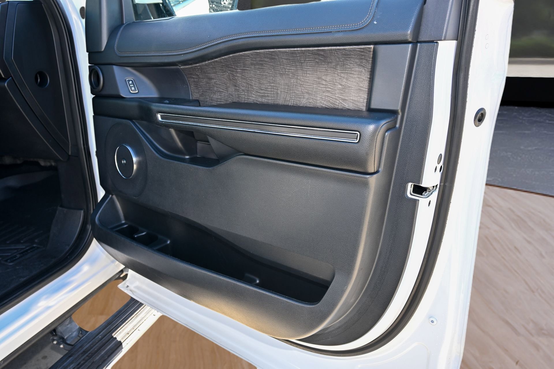 Used 2021 Ford Expedition Max Limited image 17