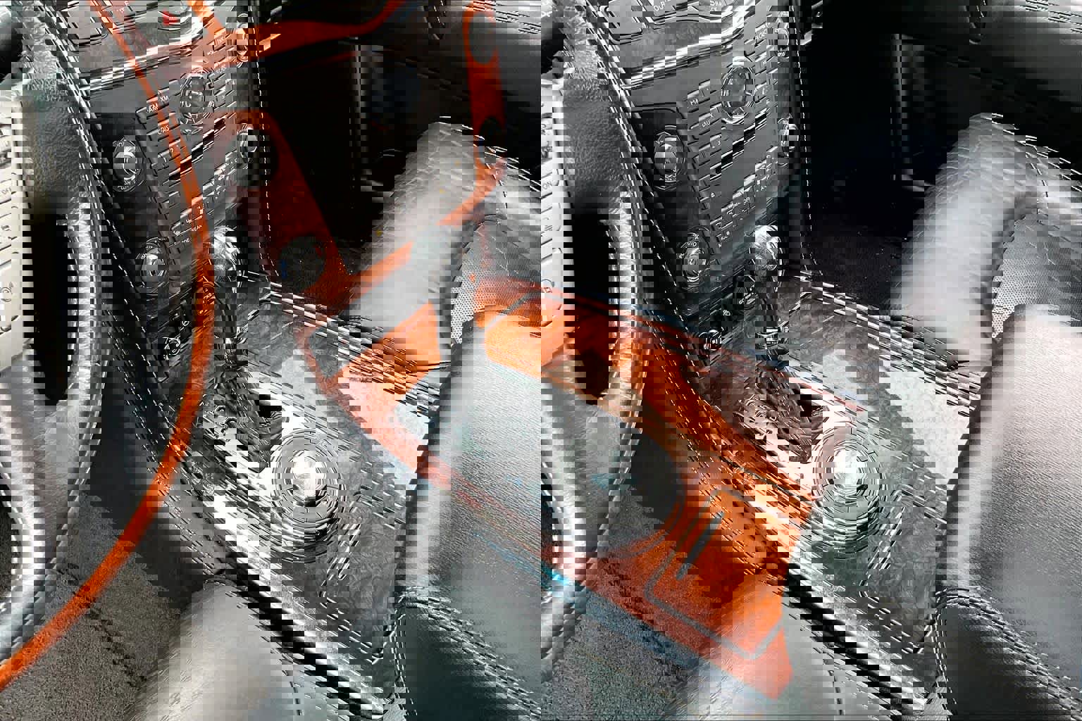 Used 2015 INFINITI QX80 w/ Deluxe Technology Package image 16