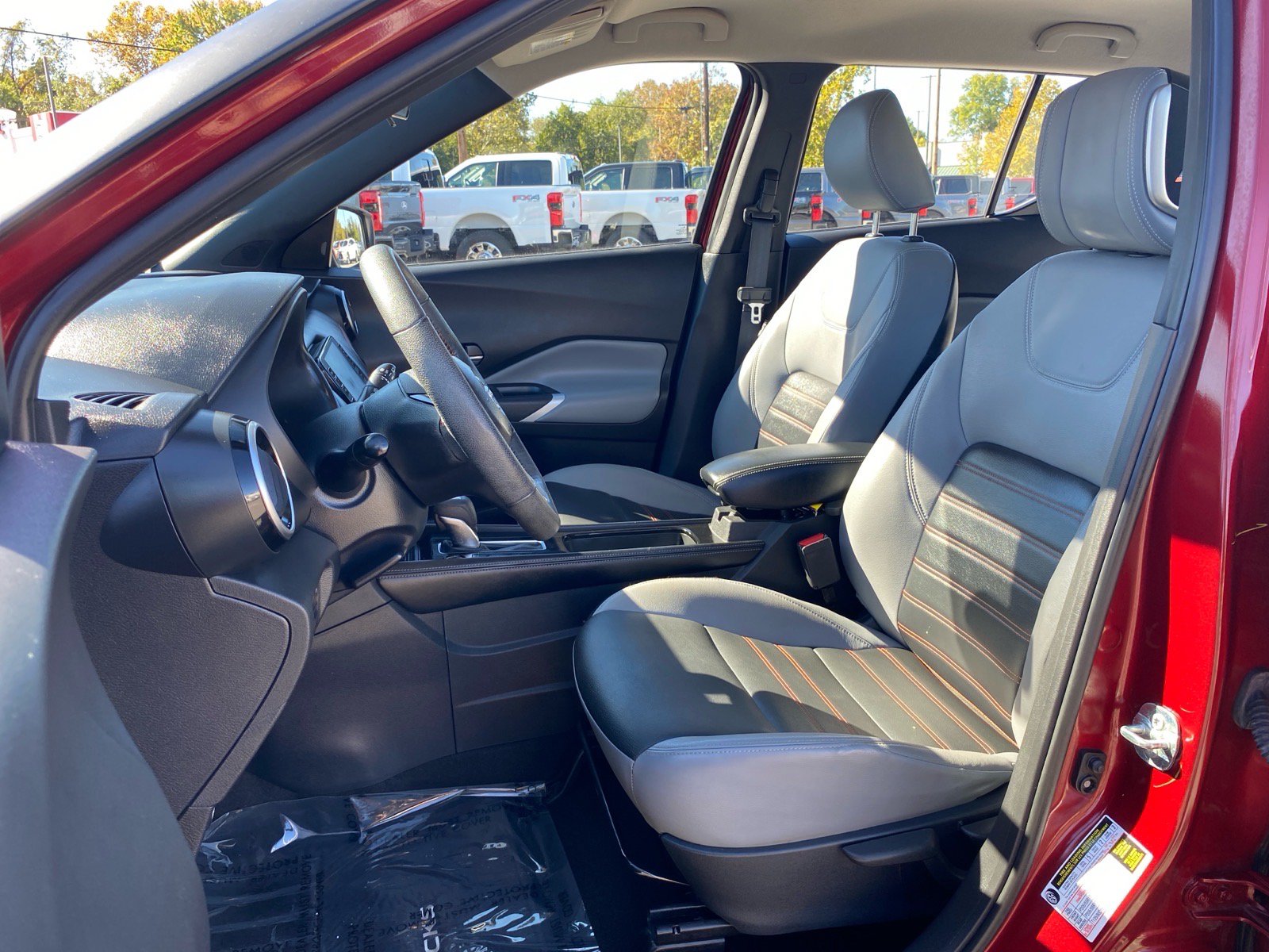 Used 2023 Nissan Kicks SR w/ SR Premium Package FWD image 11