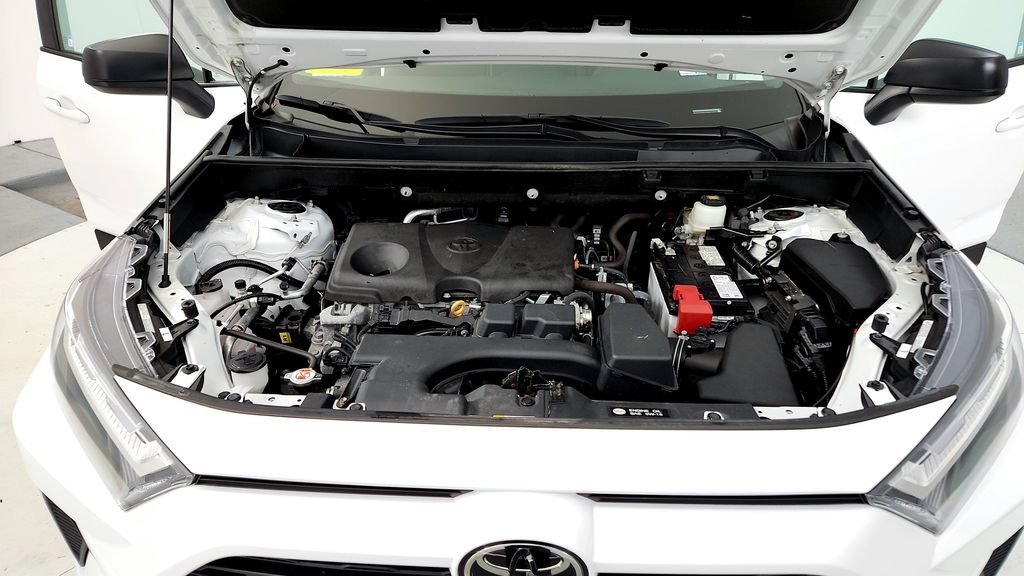 Used 2024 Toyota RAV4 LE AWD/4WD image 15