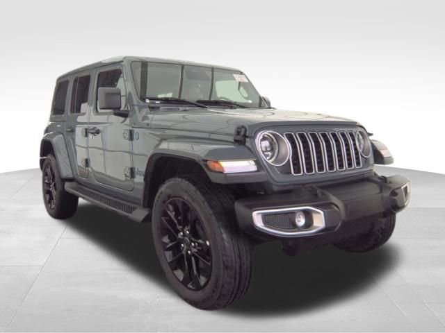 Used 2025 Jeep Wrangler Sahara 4xe image 6