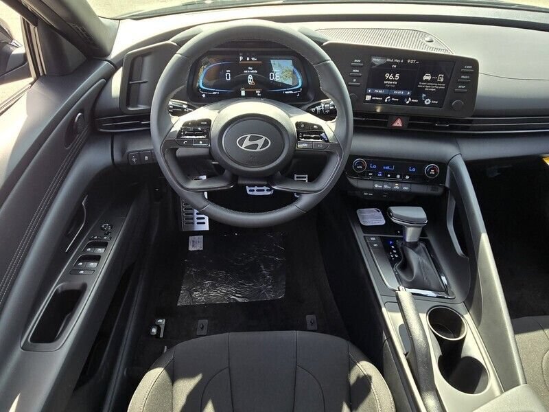 New 2026 Hyundai Elantra SEL Sport FWD image 7