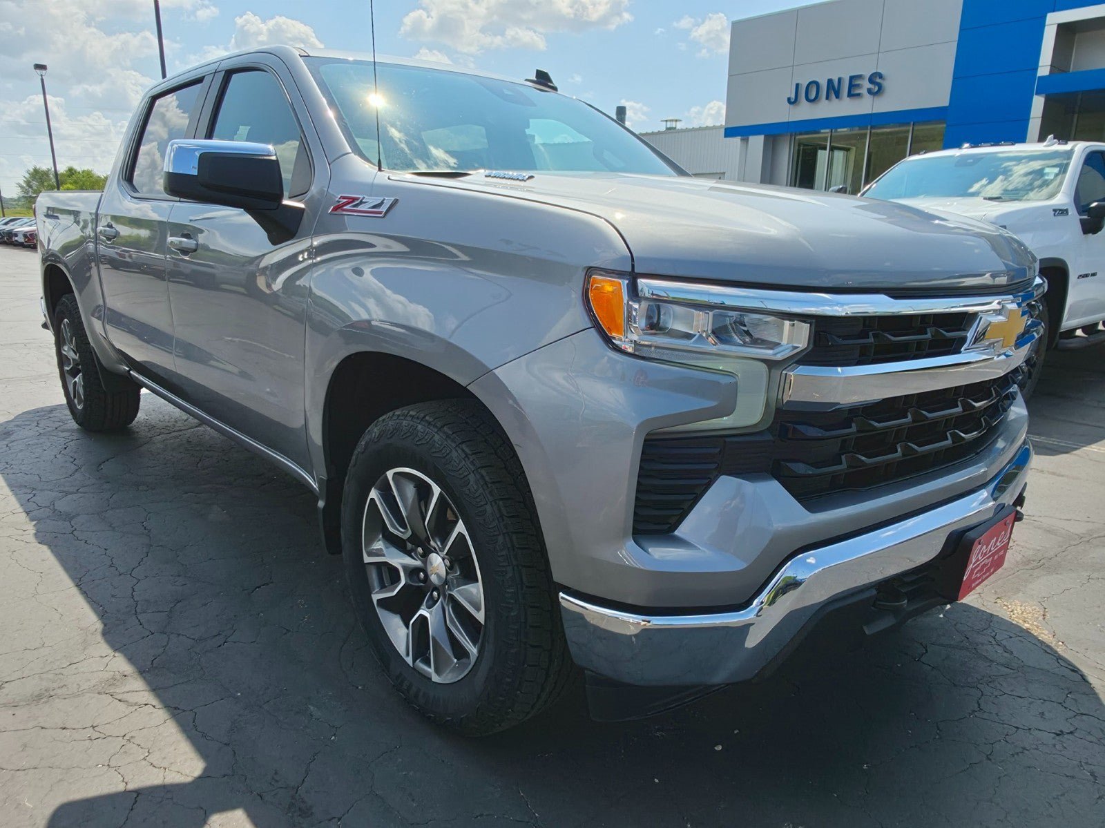 Used 2023 Chevrolet Silverado 1500 LT AWD/4WD image 7