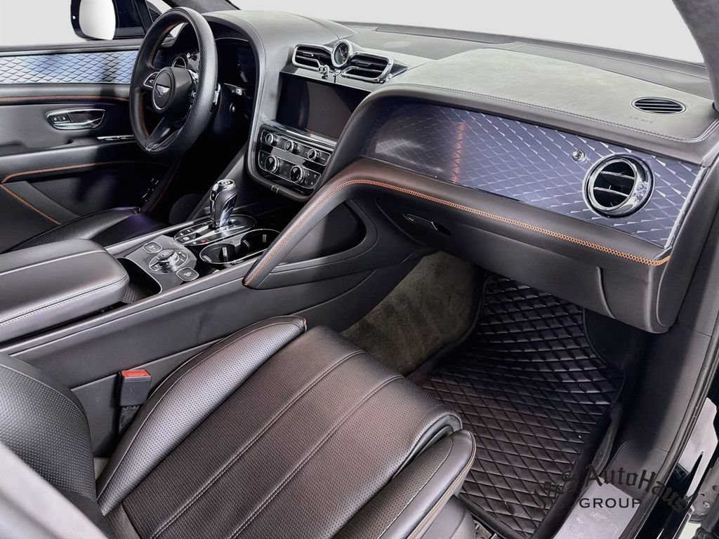 Used 2022 Bentley Bentayga AWD/4WD image 34