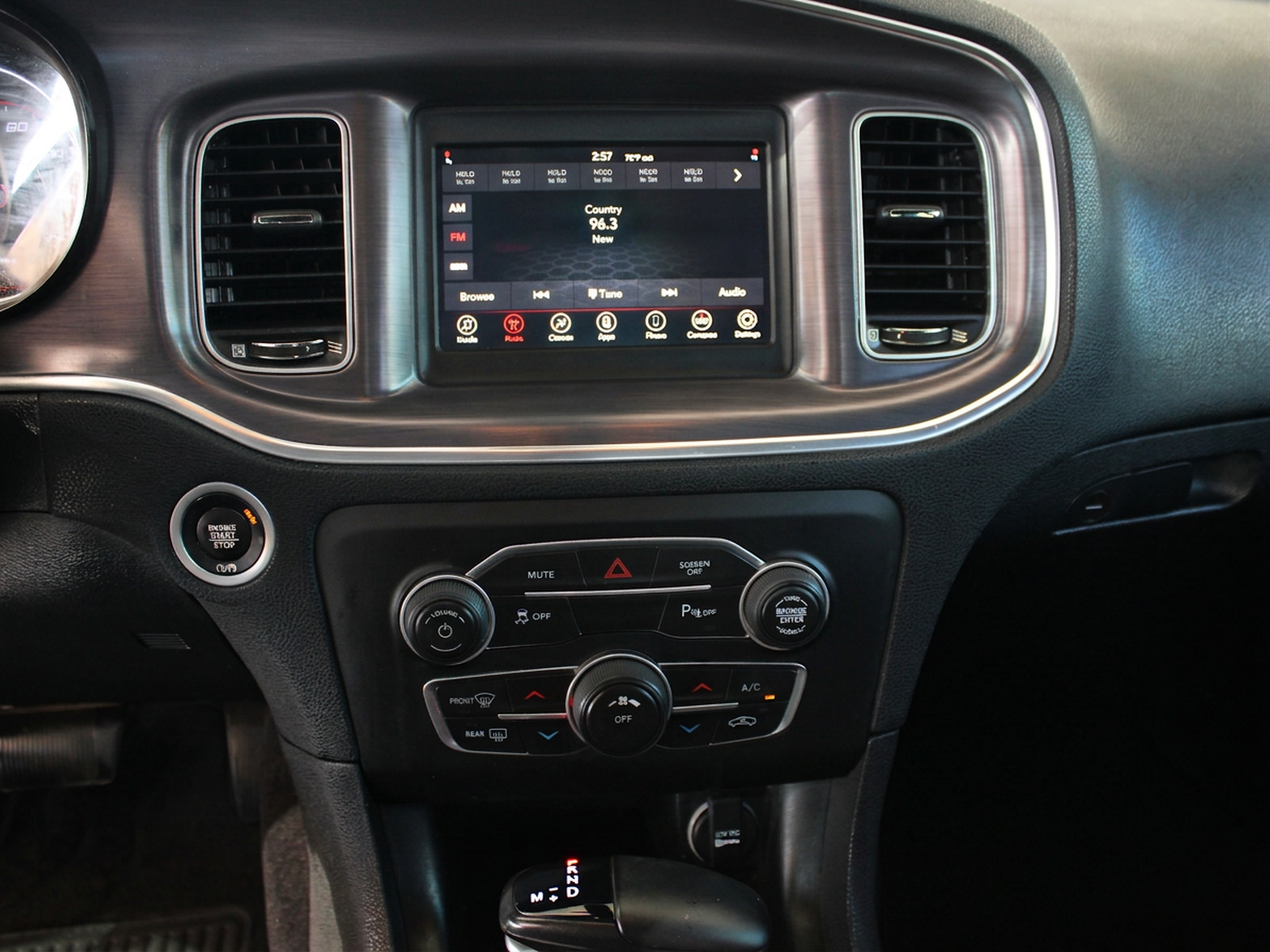 Used 2018 Dodge Charger SXT RWD image 25