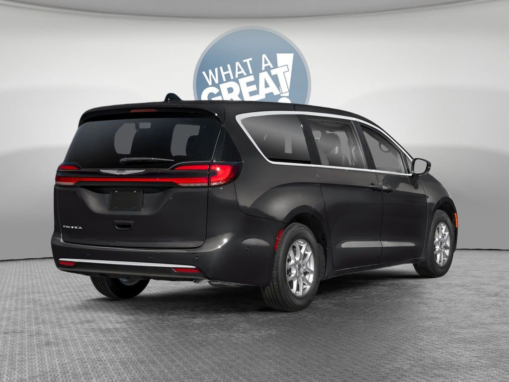 New 2025 Chrysler Pacifica Select AWD/4WD image 2