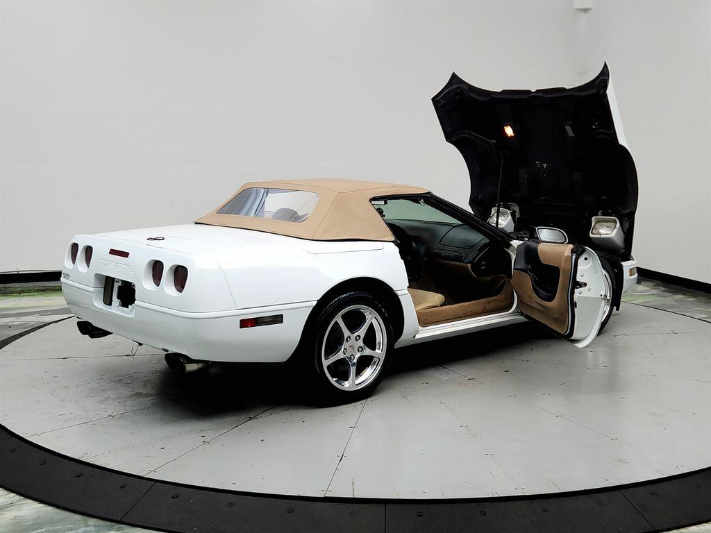 Used 1992 Chevrolet Corvette Convertible RWD image 11