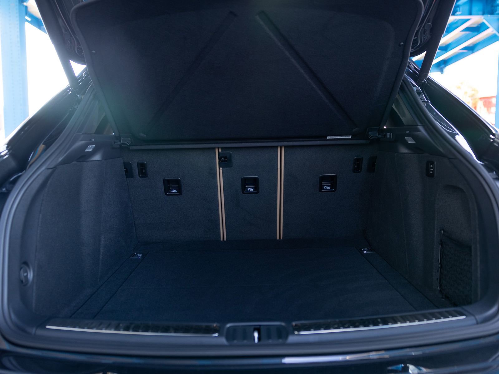 Certified 2025 Porsche Macan S image 43