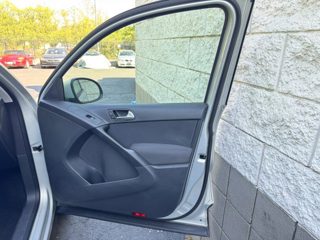 Used 2014 Volkswagen Tiguan S AWD/4WD image 32