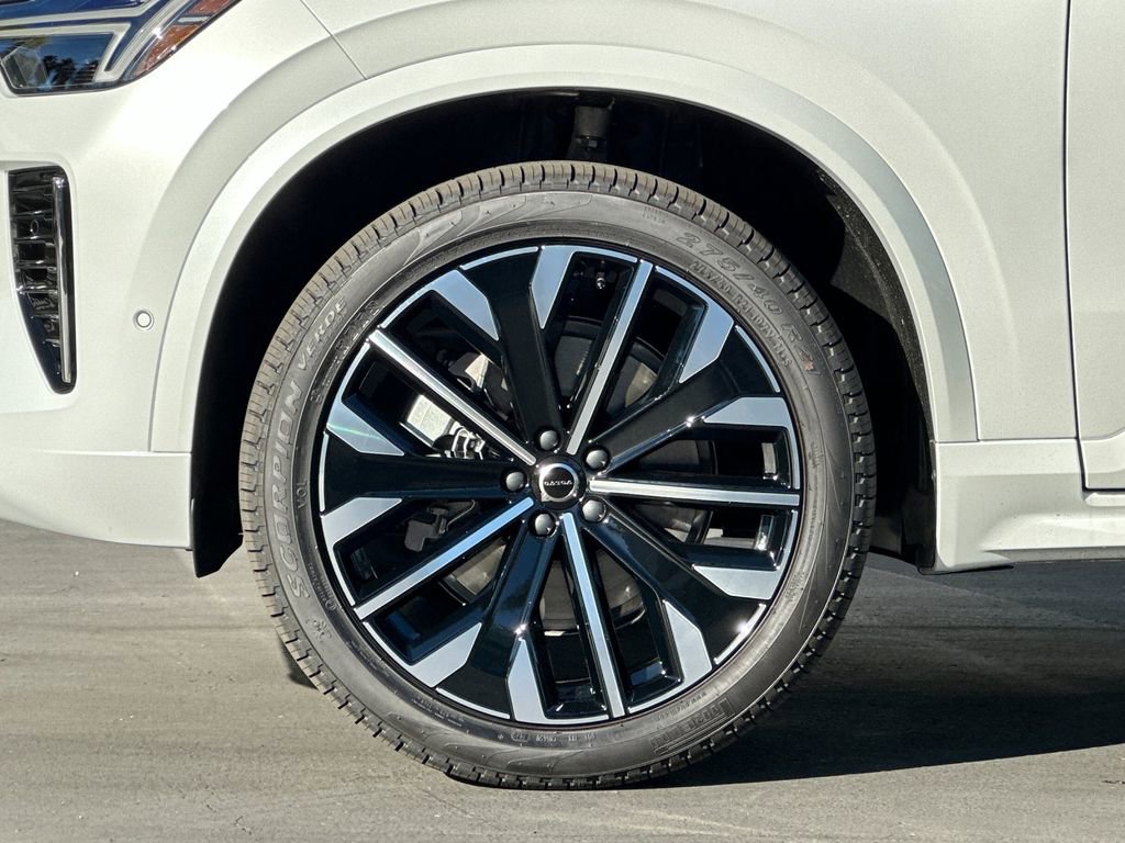 New 2026 Volvo XC90 B6 Plus w/ Protection Package Premier image 26