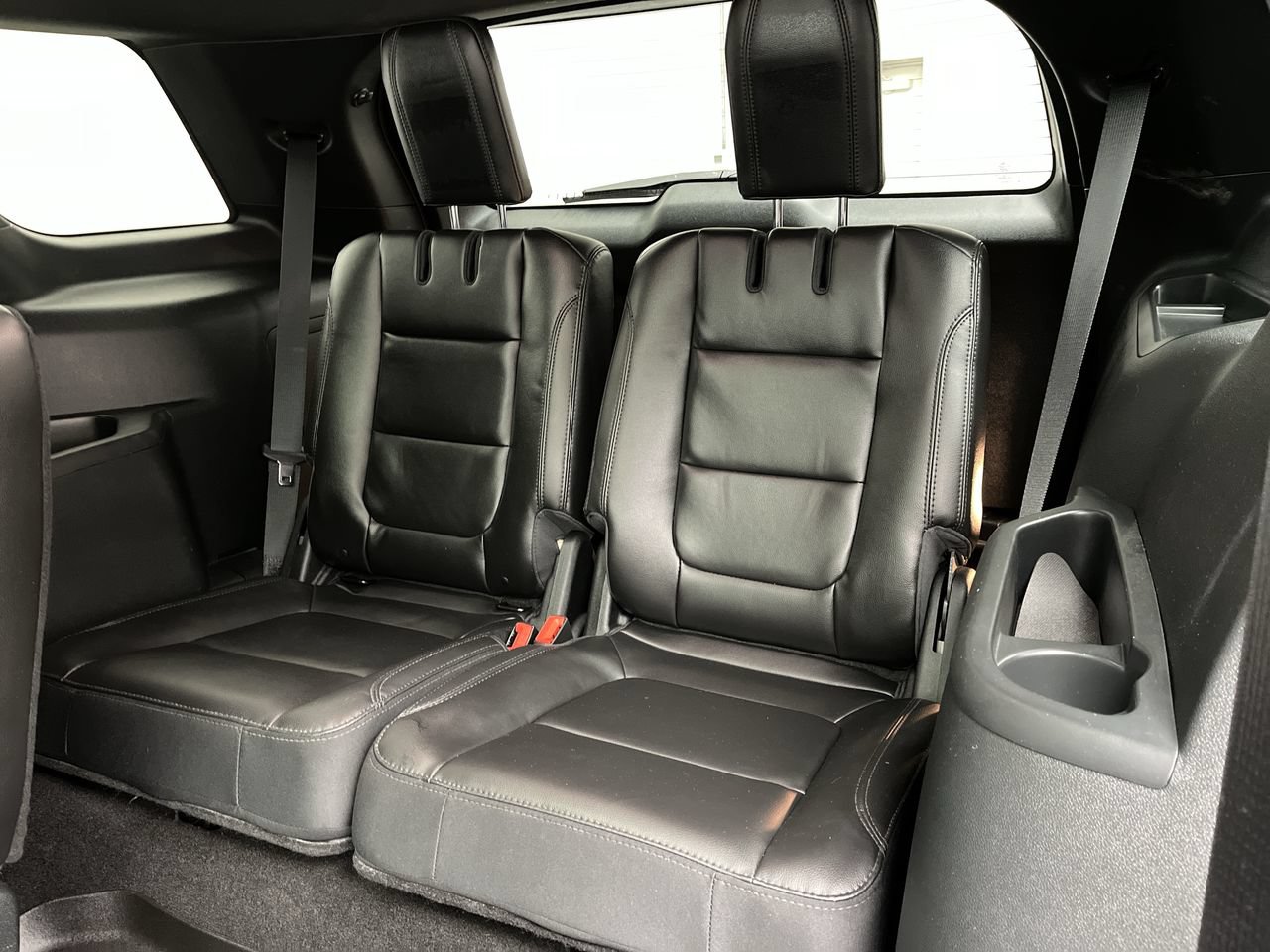Used 2018 Ford Explorer XLT w/ Equipment Group 202A AWD/4WD image 15