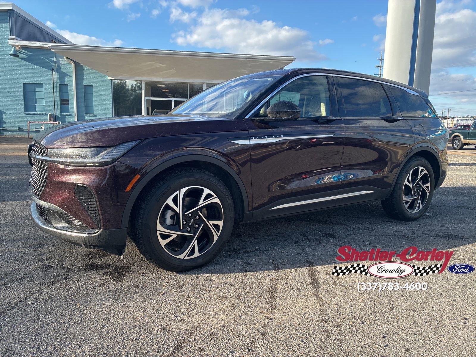 Used 2025 Lincoln Nautilus Premier w/ Equipment Group 102A image 2