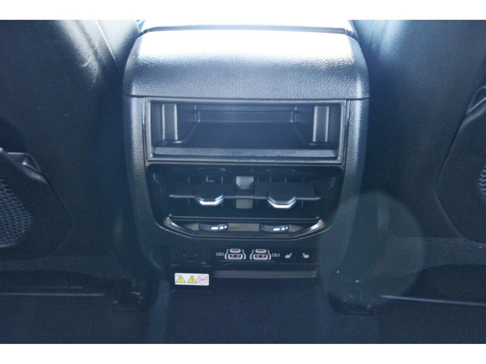 Used 2025 Jeep Grand Cherokee Limited w/ Luxury Tech Group II RWD image 15