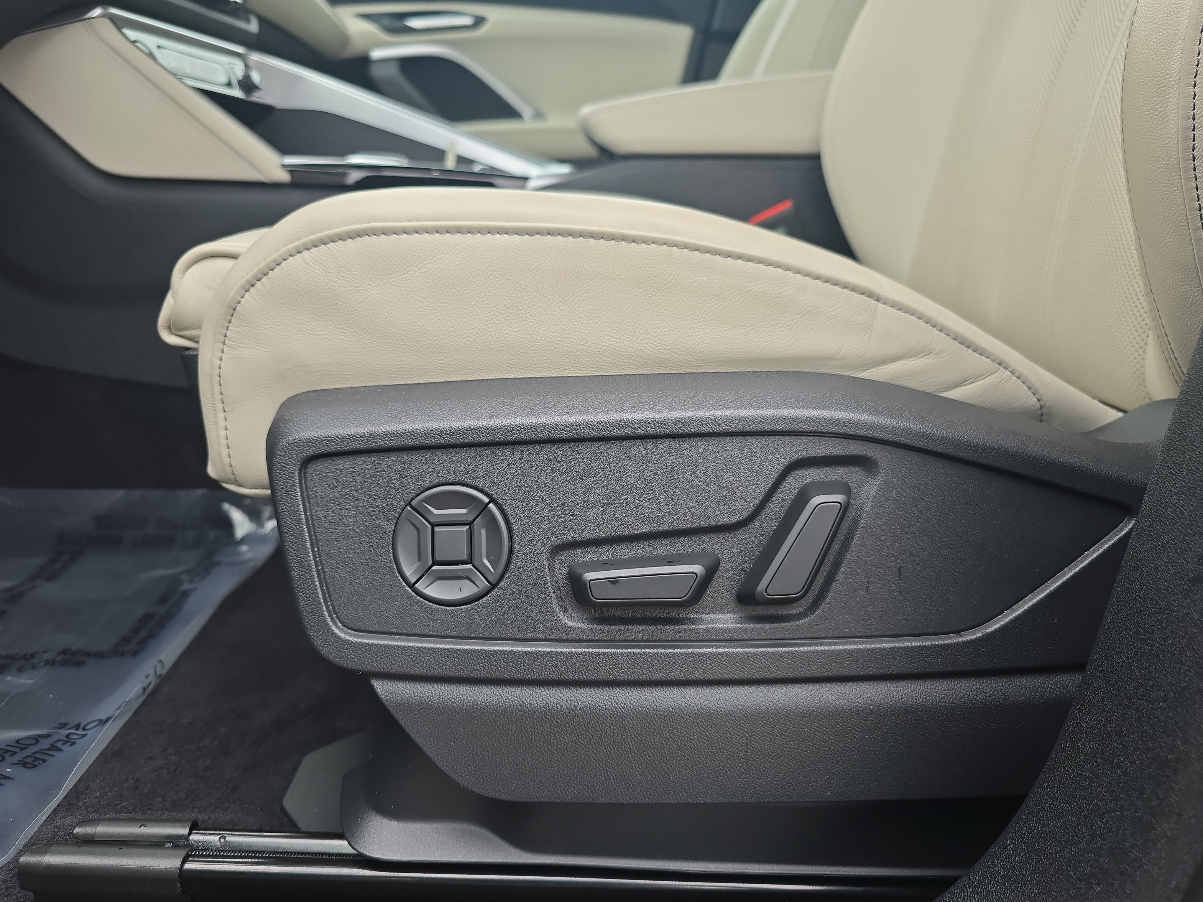 Used 2025 Audi Q5 Premium Plus w/ Premium Plus AWD/4WD image 25