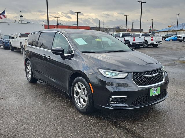 Used 2024 Chrysler Pacifica Limited image 10
