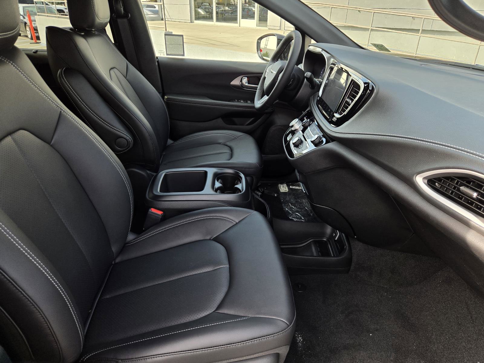 New 2026 Chrysler Pacifica Select image 33