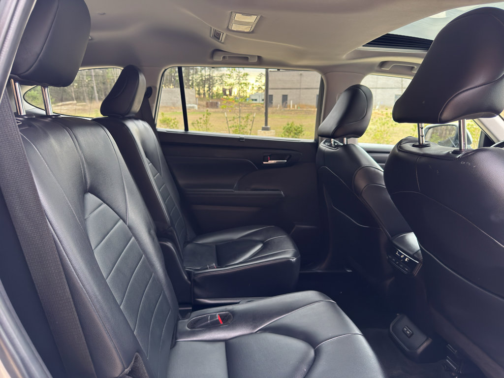 Used 2024 Toyota Highlander XLE image 18
