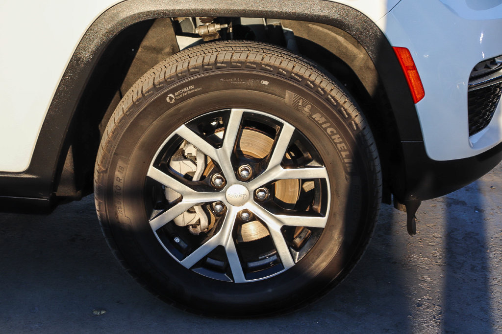 Used 2024 Jeep Grand Cherokee Limited RWD image 11