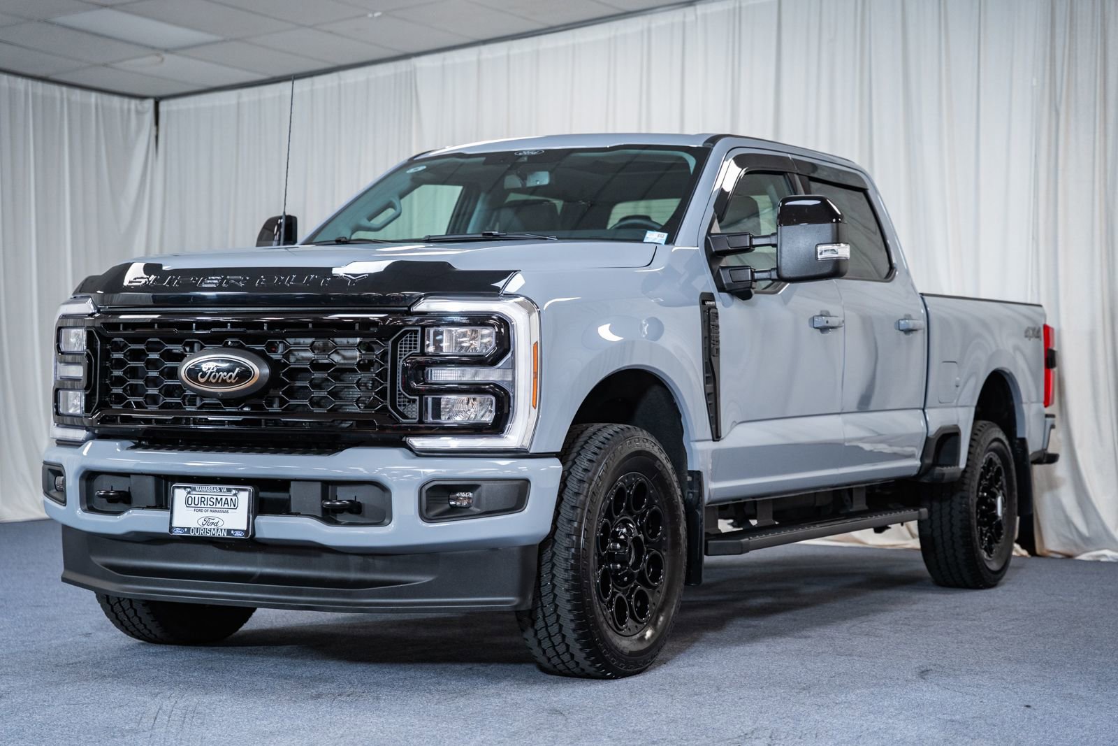 Used 2025 Ford F250 Lariat w/ Black Appearance Package image 3