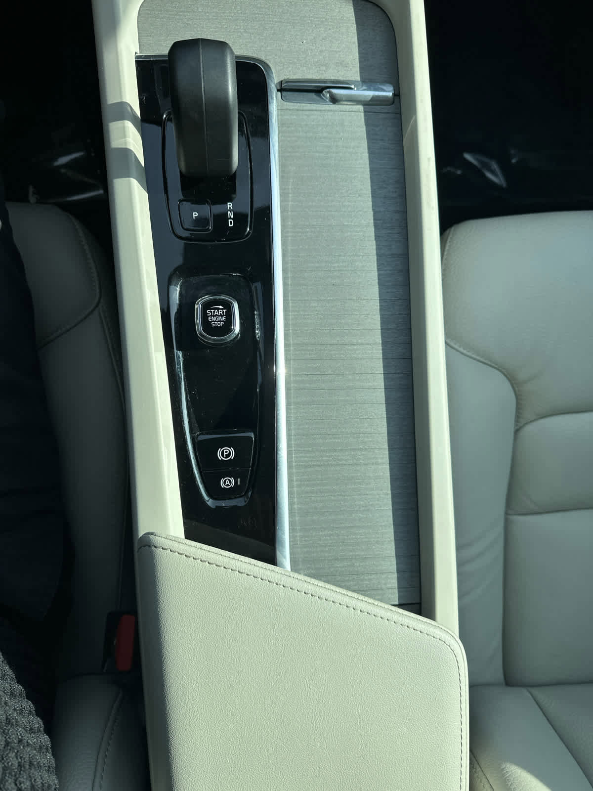 Used 2023 Volvo V60 B5 Cross Country Plus w/ Climate Package image 20