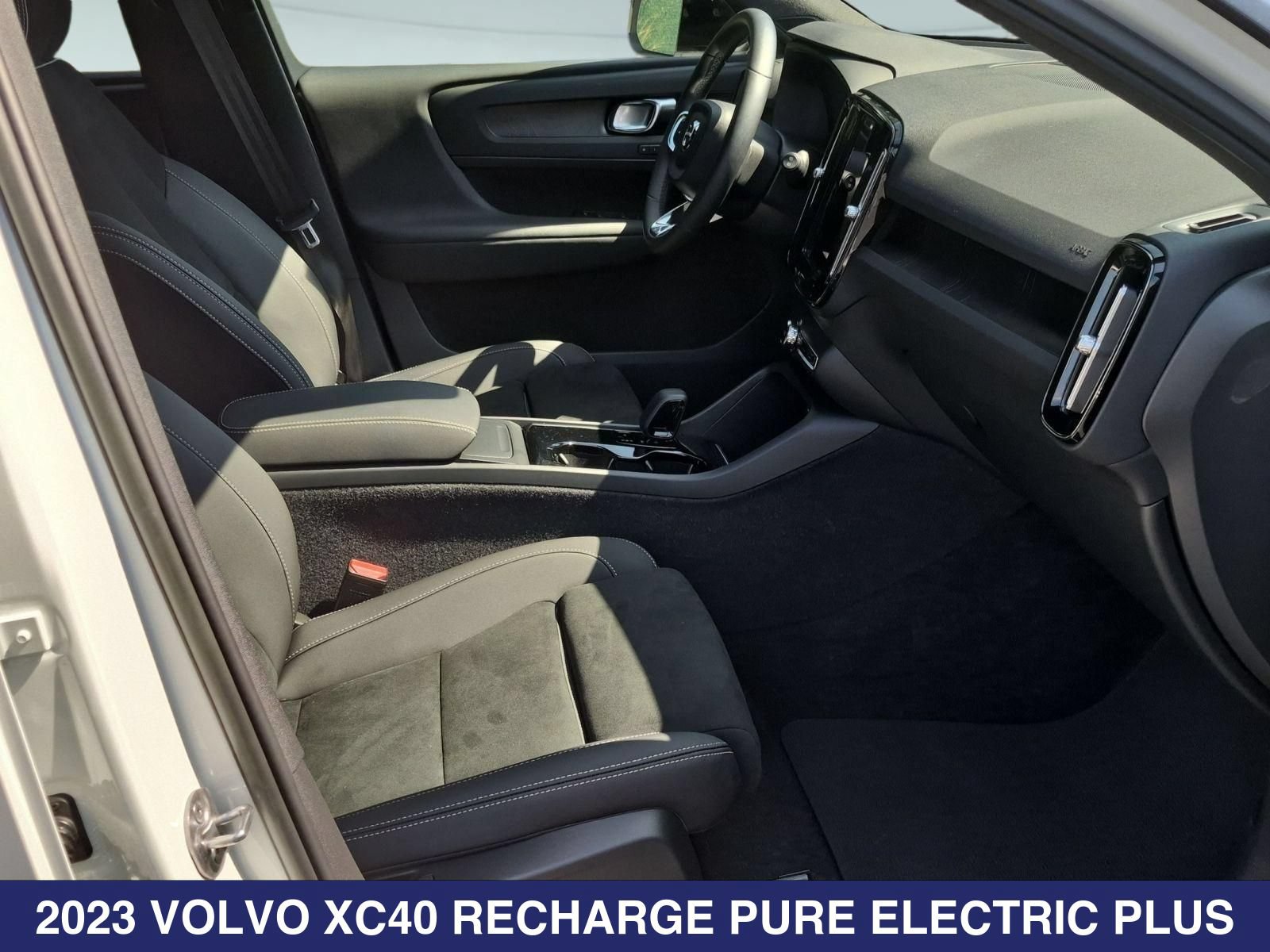 Used 2023 Volvo XC40 Recharge Plus AWD/4WD image 22