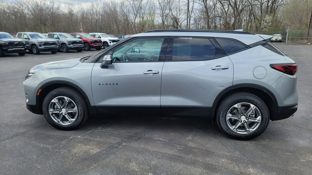 Used 2023 Chevrolet Blazer LT w/ LPO, Black Grille Bar Package image 7