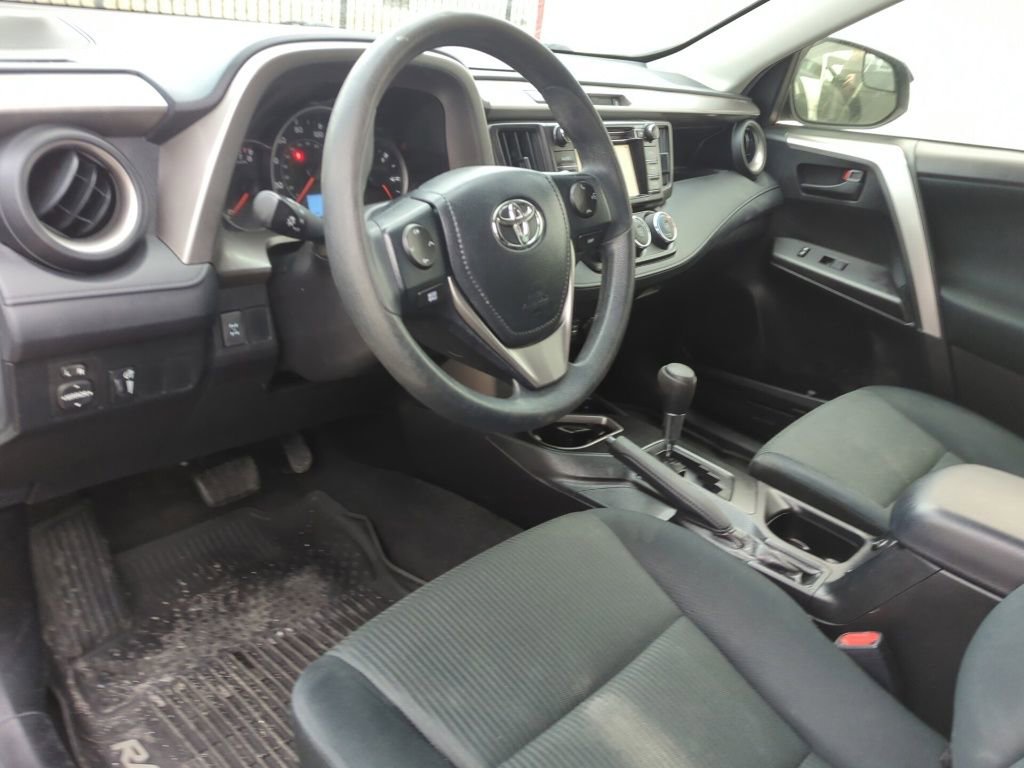 Used 2016 Toyota RAV4 LE image 7