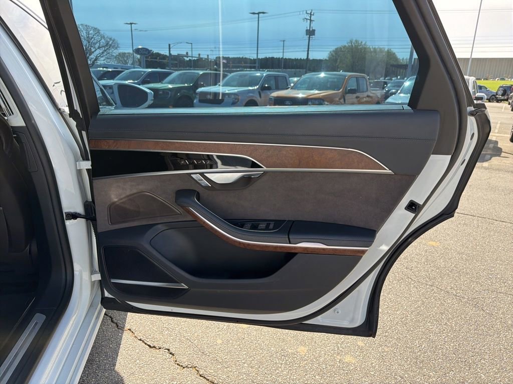 Used 2021 Audi A8 L 3.0T w/ Luxury Package image 19