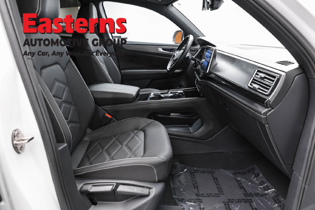 Used 2025 Volkswagen Atlas Cross Sport SE FWD image 24