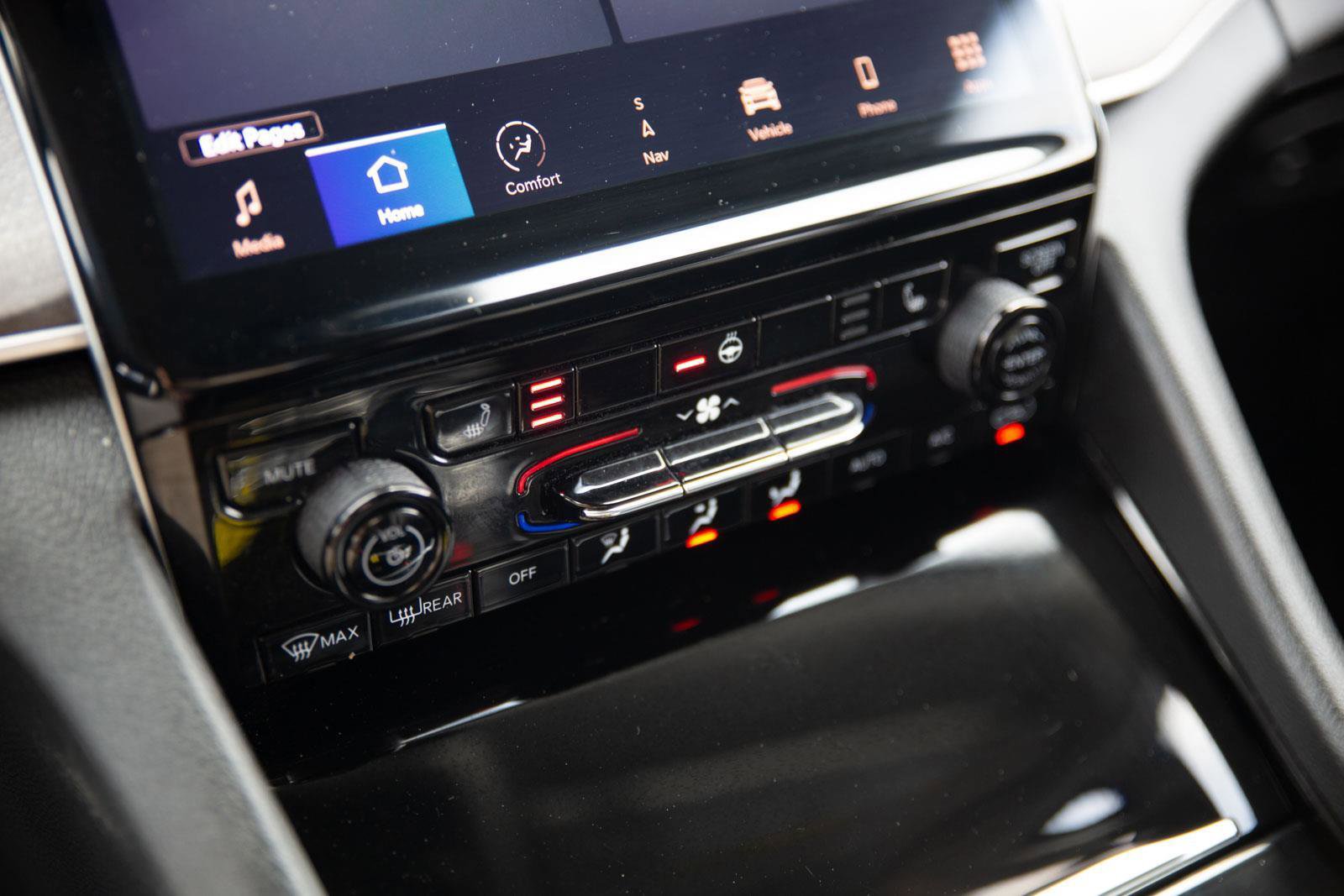 Used 2023 Jeep Grand Cherokee Limited image 19