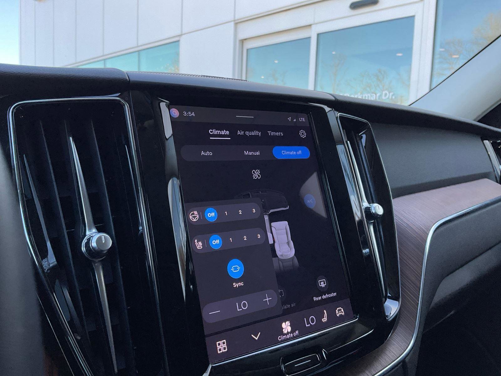 Certified 2023 Volvo XC60 B5 Plus w/ Protection Package Premier image 20