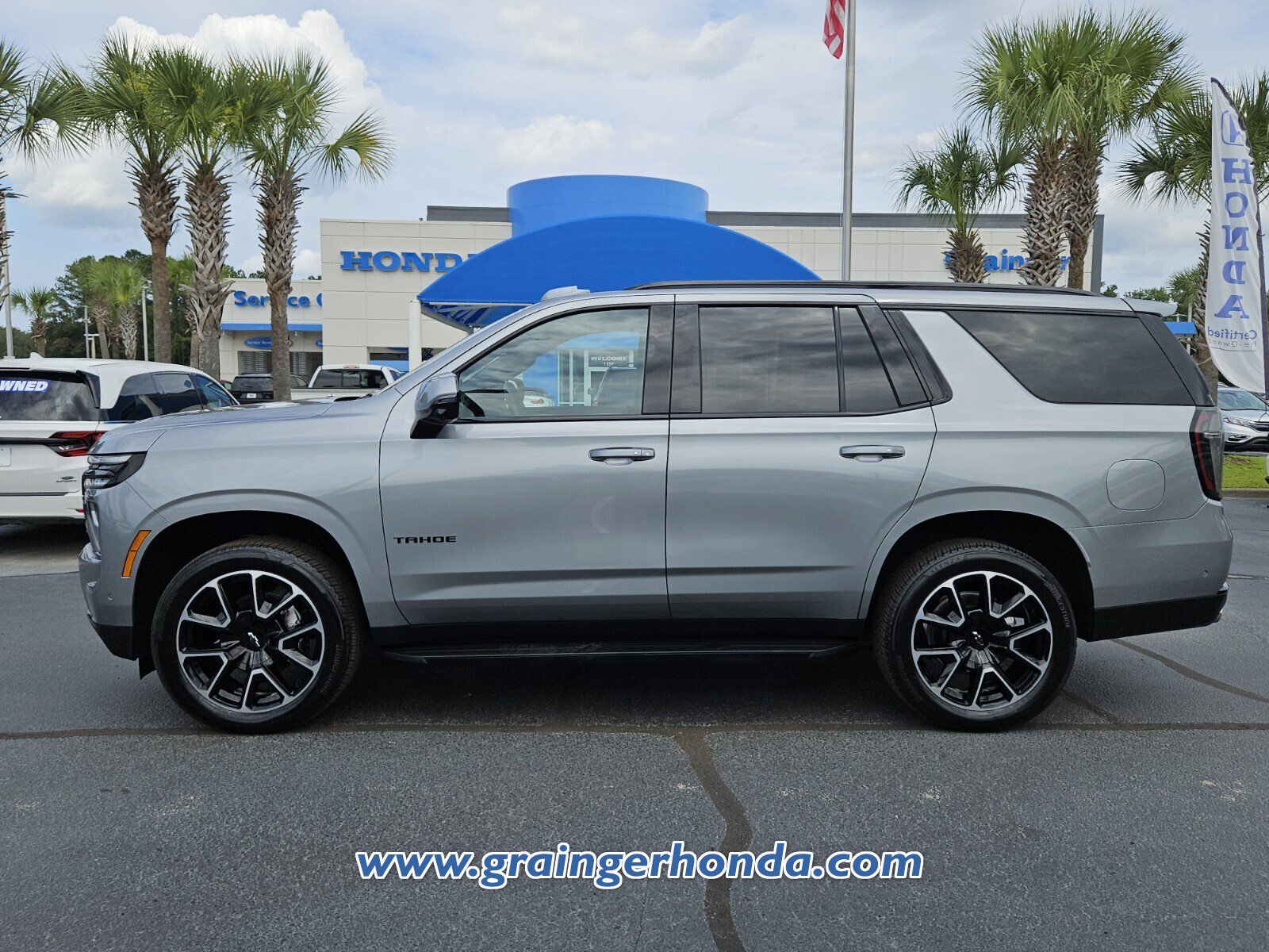 Used 2025 Chevrolet Tahoe RST w/ Comfort Package RWD image 2