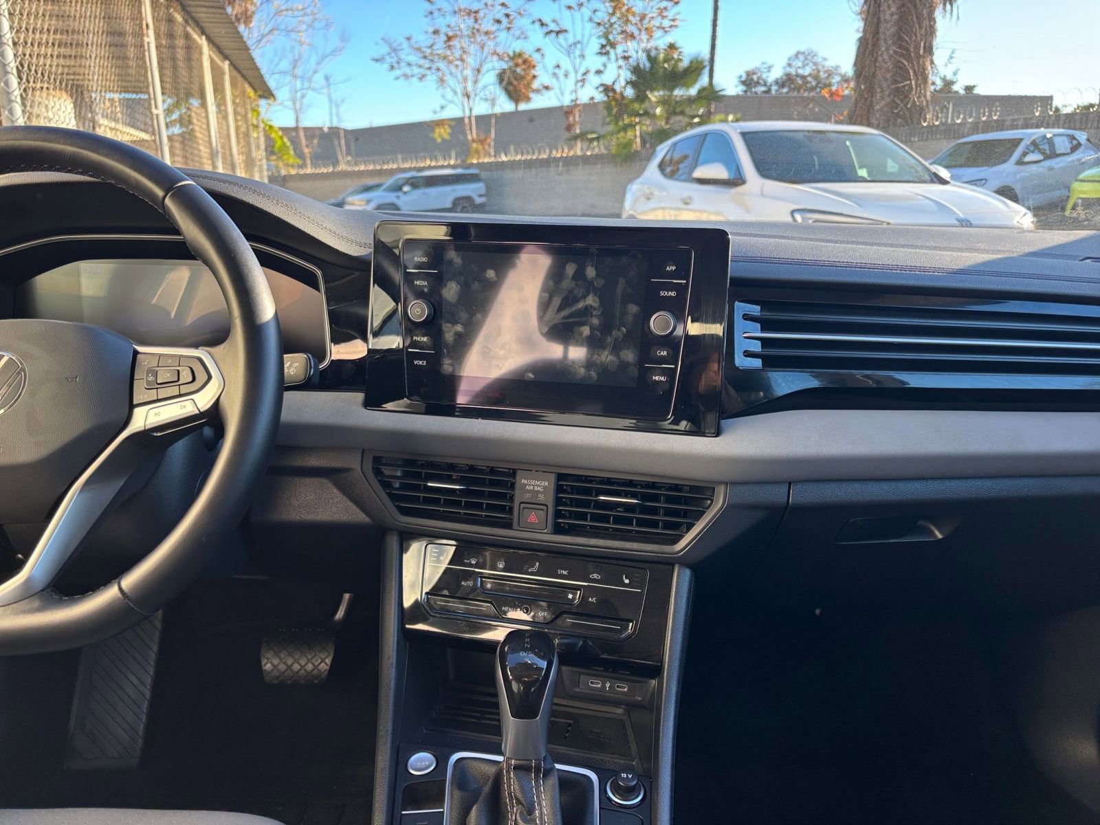 Used 2025 Volkswagen Jetta SE image 18