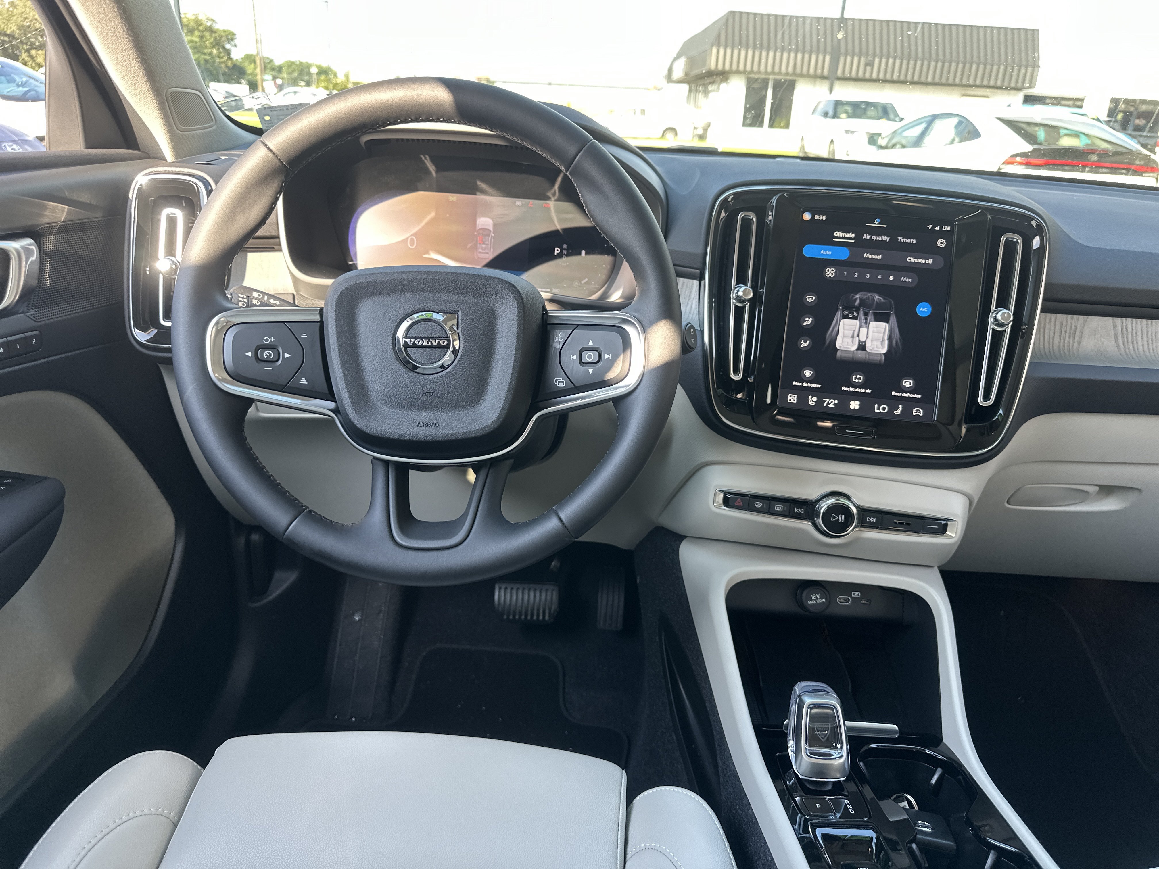 Used 2024 Volvo XC40 B5 Plus w/ Climate Package AWD/4WD image 16