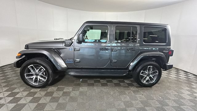 Used 2024 Jeep Wrangler Unlimited w/ Convenience Group AWD/4WD image 5