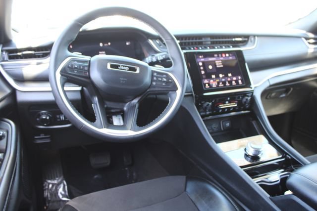 Used 2023 Jeep Grand Cherokee L Laredo AWD/4WD image 15