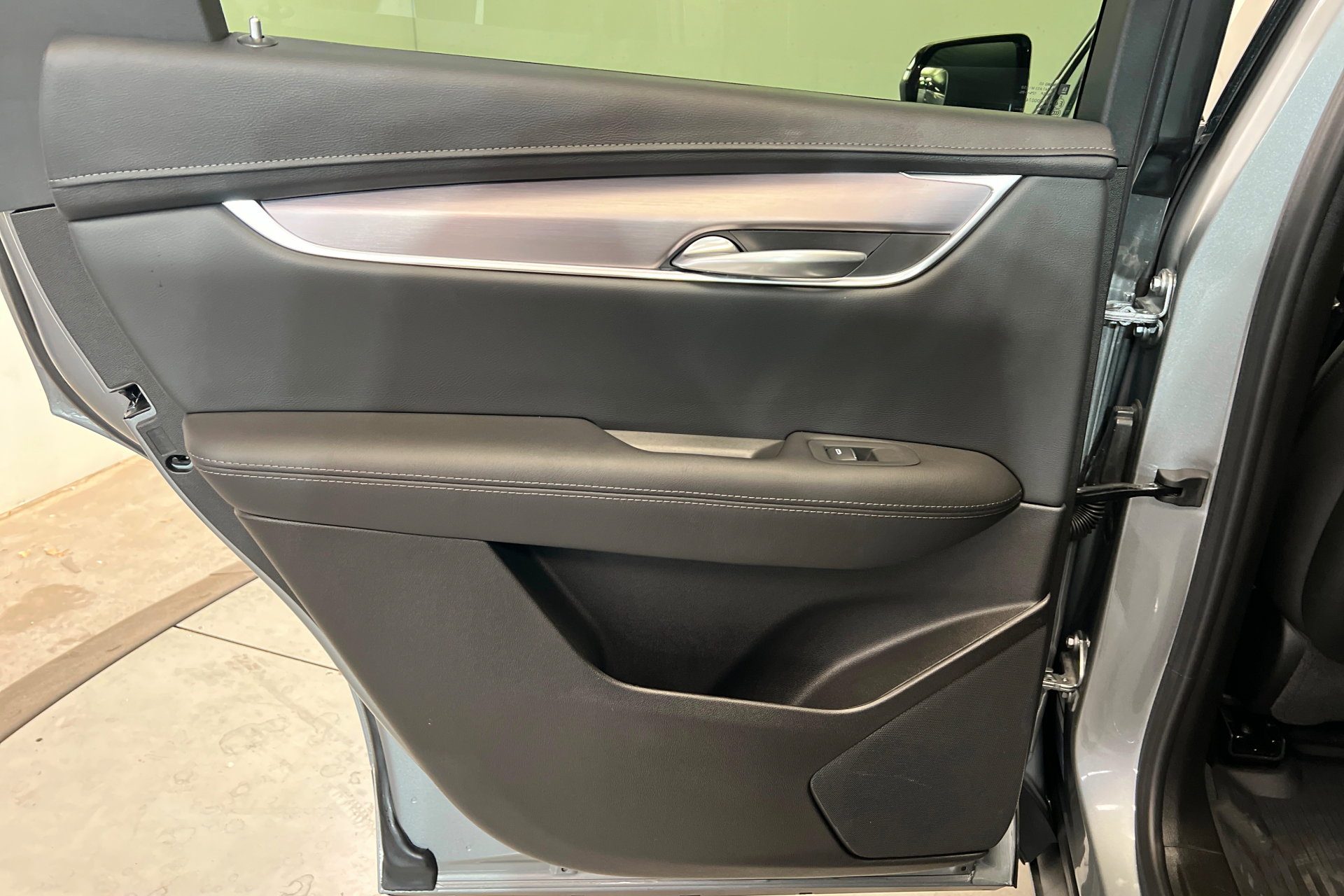Used 2025 Cadillac XT5 Luxury w/ LPO, Floor Liner Package AWD/4WD image 19