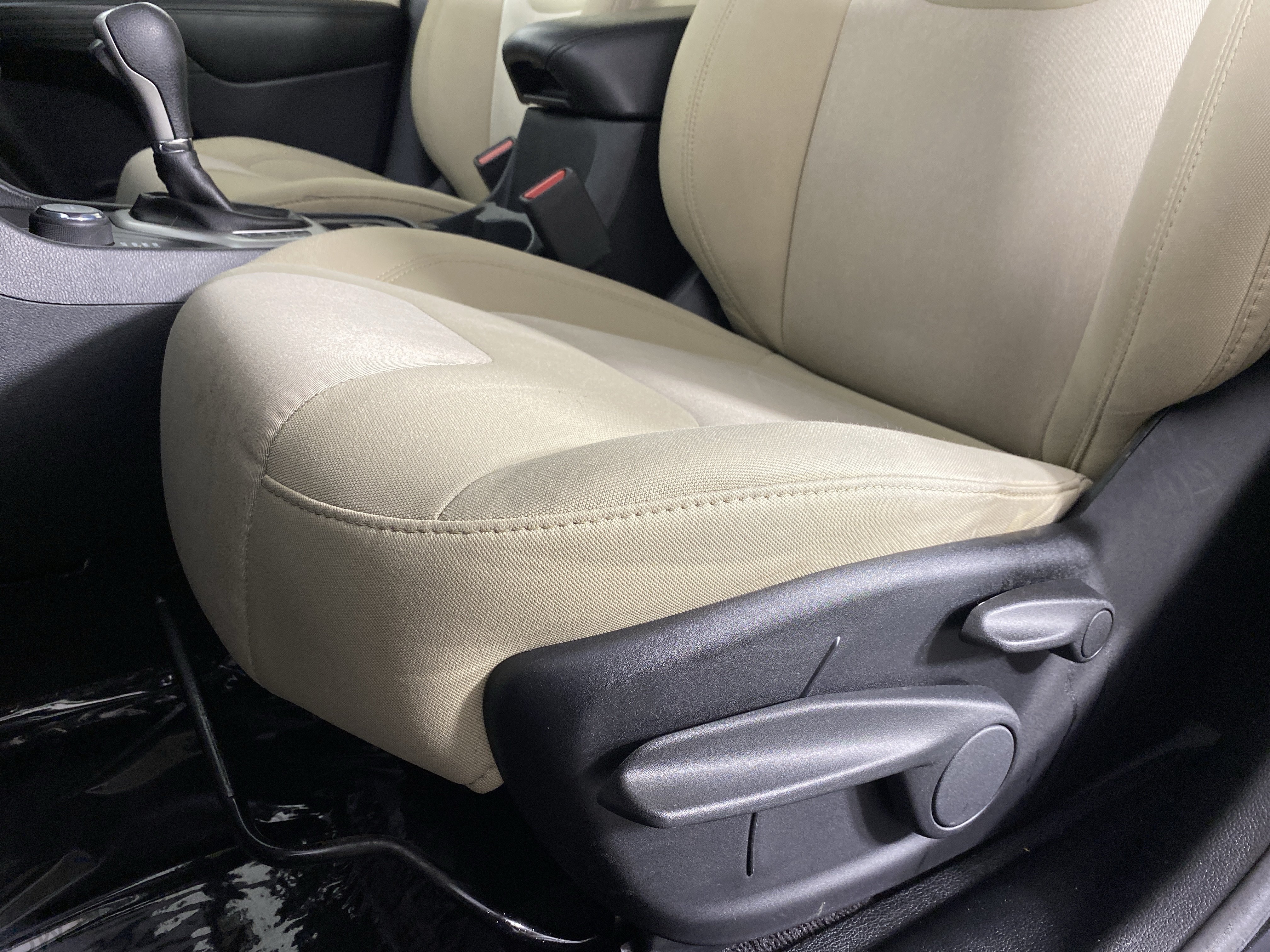 Used 2016 Jeep Cherokee Sport AWD/4WD image 16